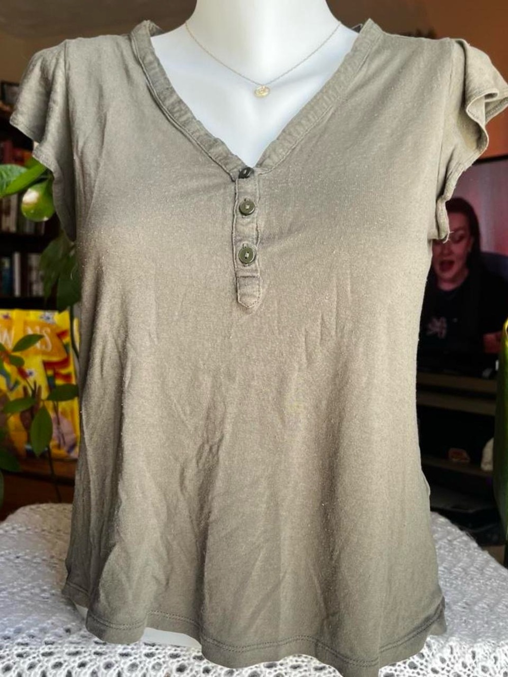 Women’s Short Sleeve V-Neck Henley Top in Olive